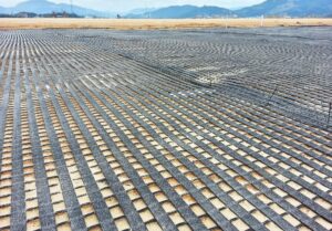 BRASIL-Aterro-sobre-solo-mole-com-Geogrelhas-MacGrid®-WG-scaled-2