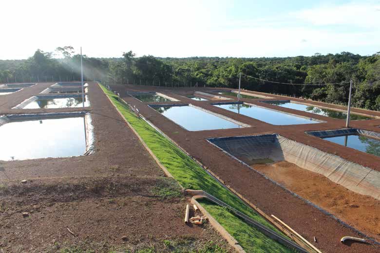 Figura-18-Barragem-construida-para-o-abastecimento-de-piscicultura-por-gravidade-por